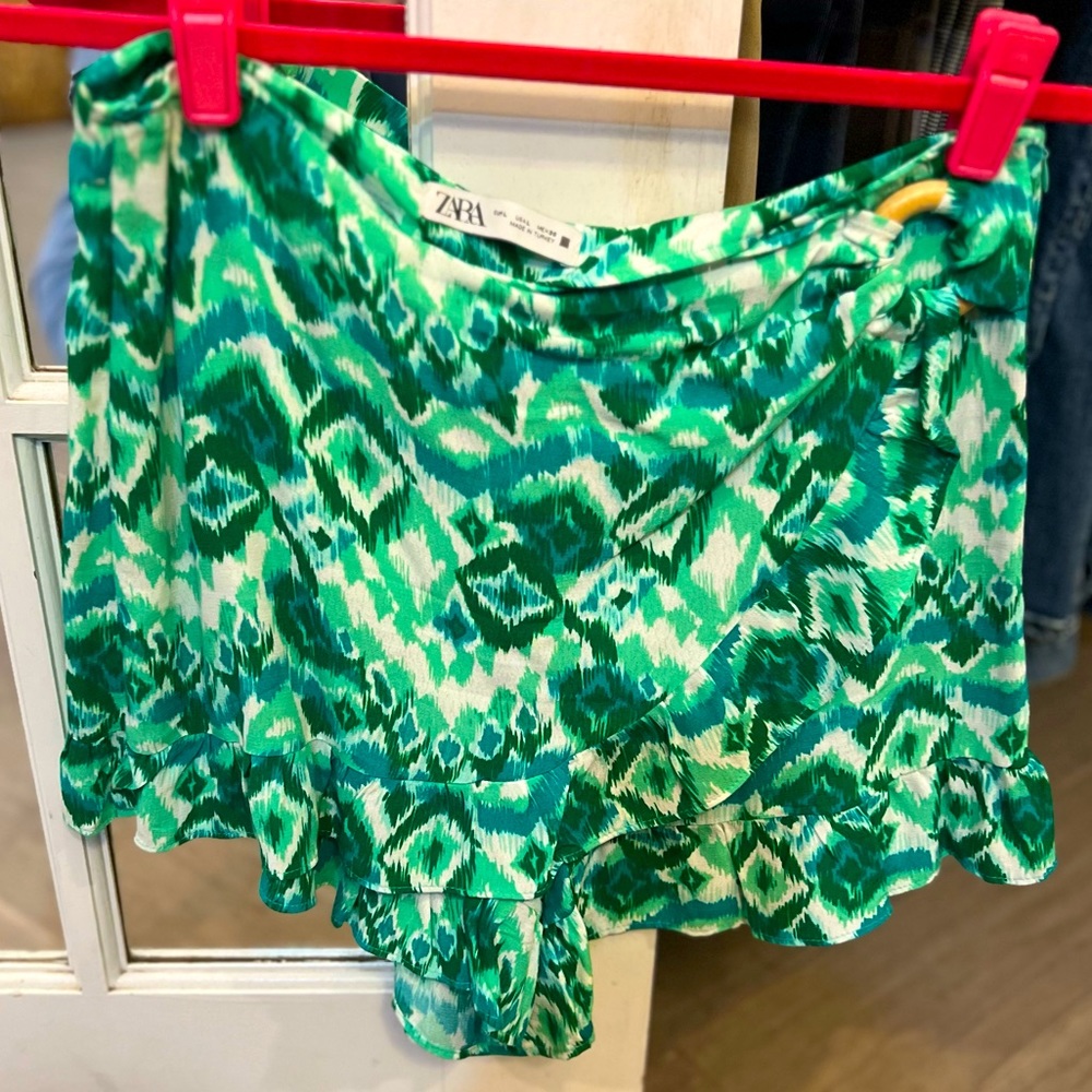 Zara Aztec ruffle front skort, Large